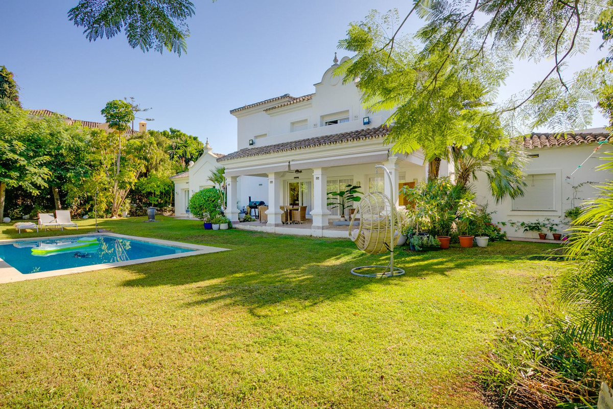 El Paraíso, Estepona